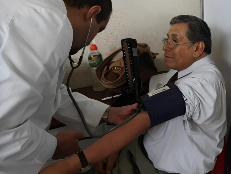 Asimismo, puntualizaron que el concepto “síndrome cardiorrenal metabólico”, consiste en una serie de padecimientos asociados a enfermedades cardíacas, renales y metabólicas, y que en su conjunto incrementan el riesgo de desarrollar enfermedad renal crónica. Foto 'La Jornada' / Archivo