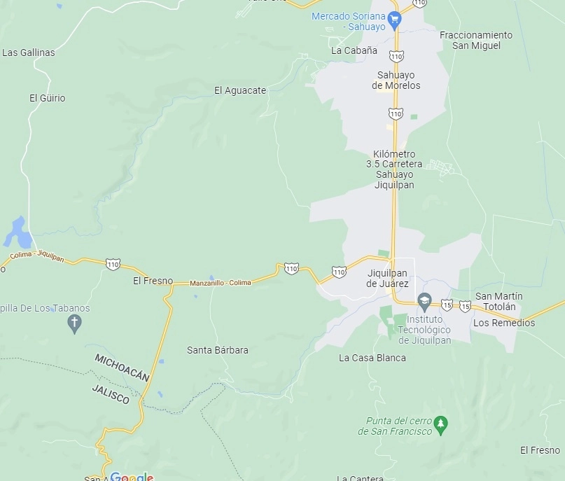 Los cuerpos de tres hombres fueron localizados en el interior de vehículo en una carretera en Michoacán. Foto Google Maps 