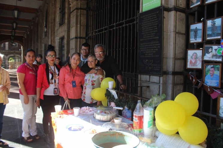 Alma Nieto celebró con el cumpleaños e su hijo Diego Nieto Manuel, desaparecido desde el 13 de agosto de 2011. Foto Rubicela Morelos
