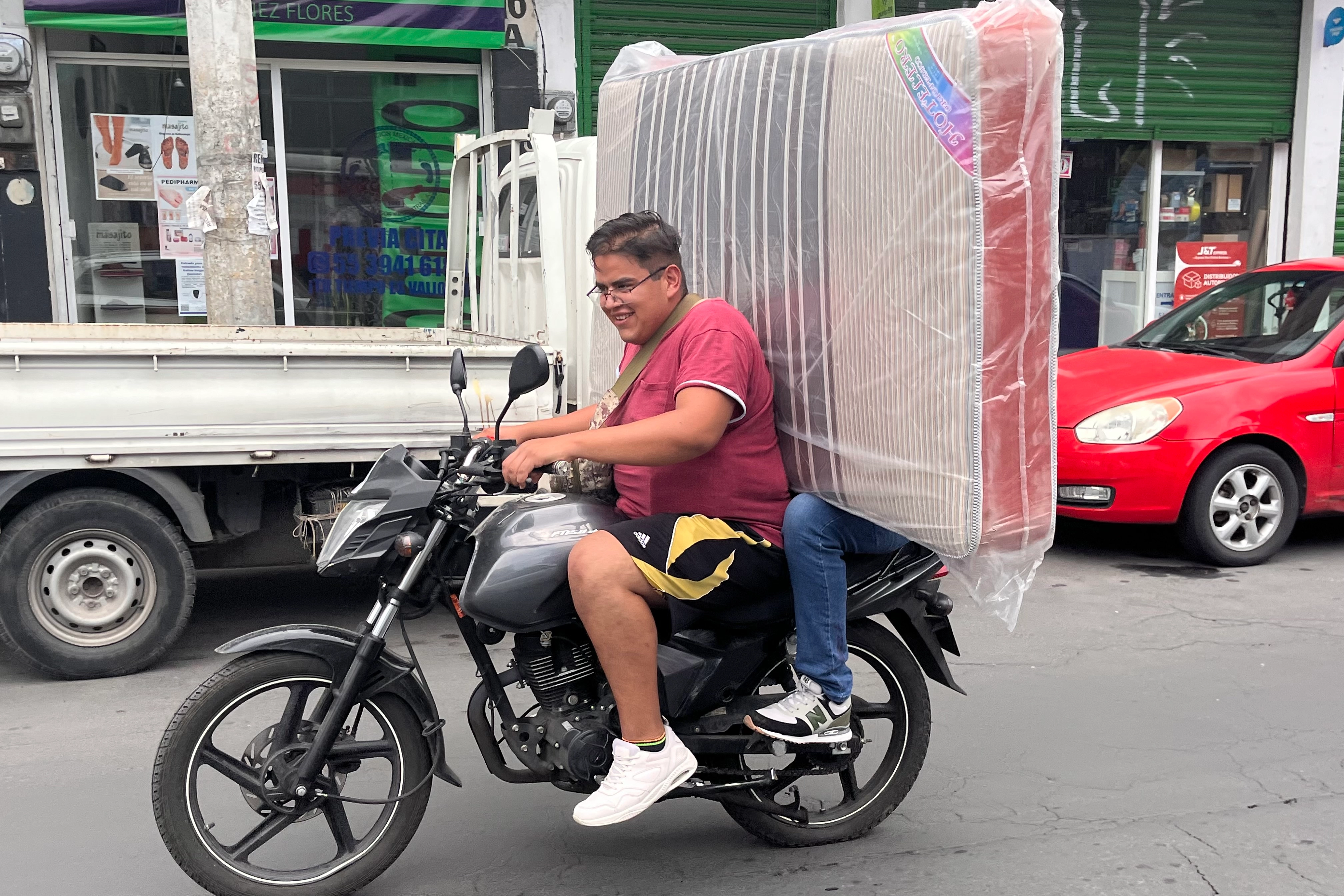 De enero a septiembre de 2024 perdieron la vida 378 personas en accidentes viales, de las cuales casi la mitad eran motociclistas, indica un estudio de la Semovi capitalina. Los fines de semana en las madrugadas ocurren más incidentes y es en el Anillo Periférico donde hay mayor cantidad de víctimas mortales. Foto 
