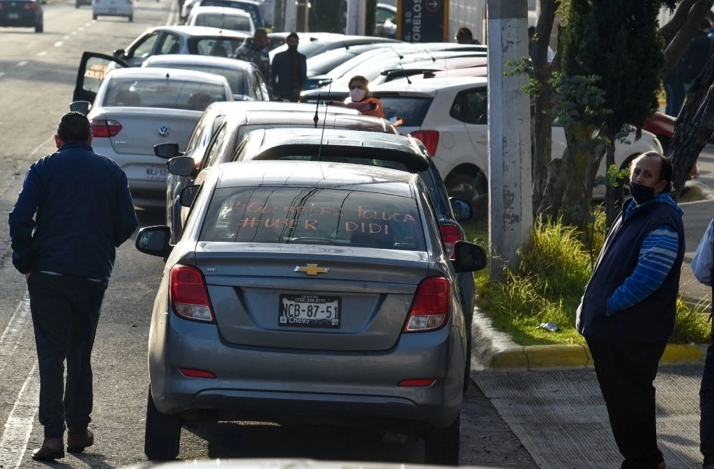 Usuarios reportaron en Nochebuena cobros excesivos y tiempo de esperas prolongados en el servicio de Taxis de la aplicación Uber. Foto Cuartoscuro / Archivo