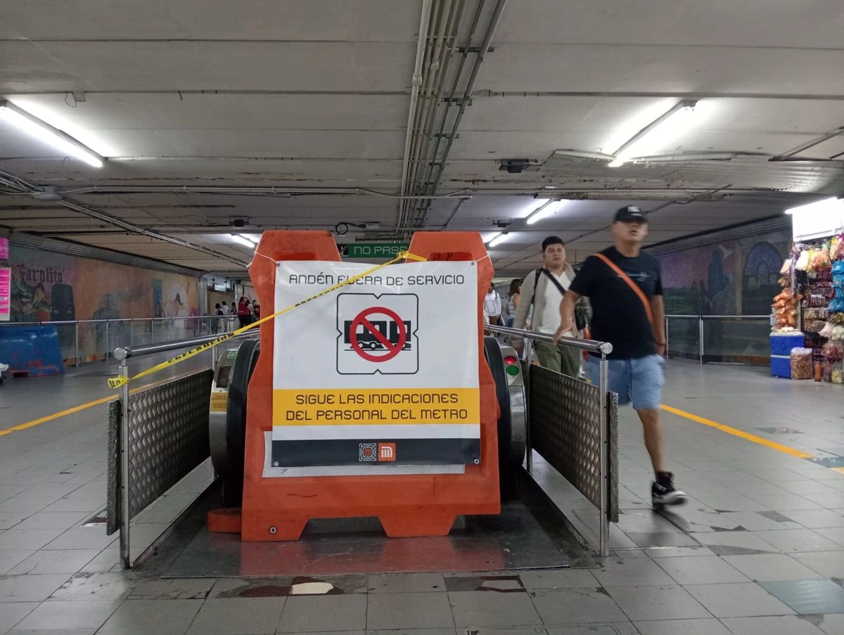 Dos escaleras eléctricas serán sustituidas; sin embargo, las cinco escaleras que ocupan el andén central en ambas direcciones  fueron inhabilitadas por medidas de protección civil. Foto