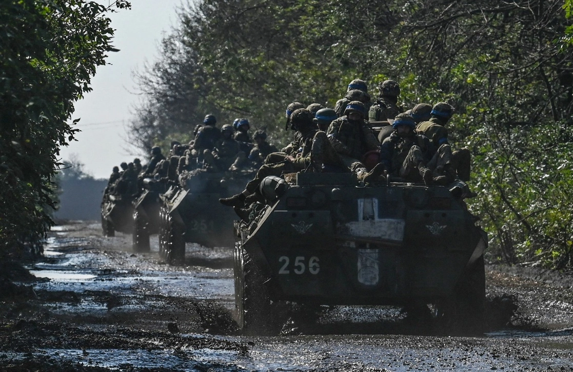Tropas de Zelensky avanzan en los territorios recuperados de Novoselivka, en la región ucrania de Odesa, en el día 207 desde el comienzo de la invasión rusa. Foto Afp