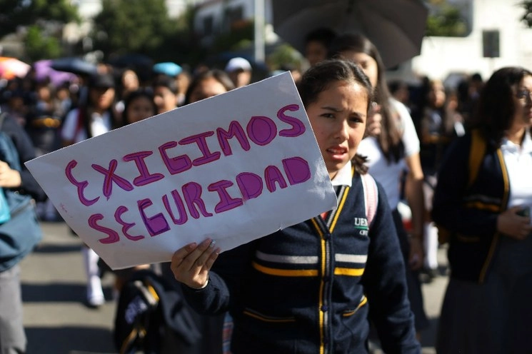 Los alumnos se reunieron a las 9 horas en la fuente de las 8 Regiones. Foto Jorge A. Pérez.