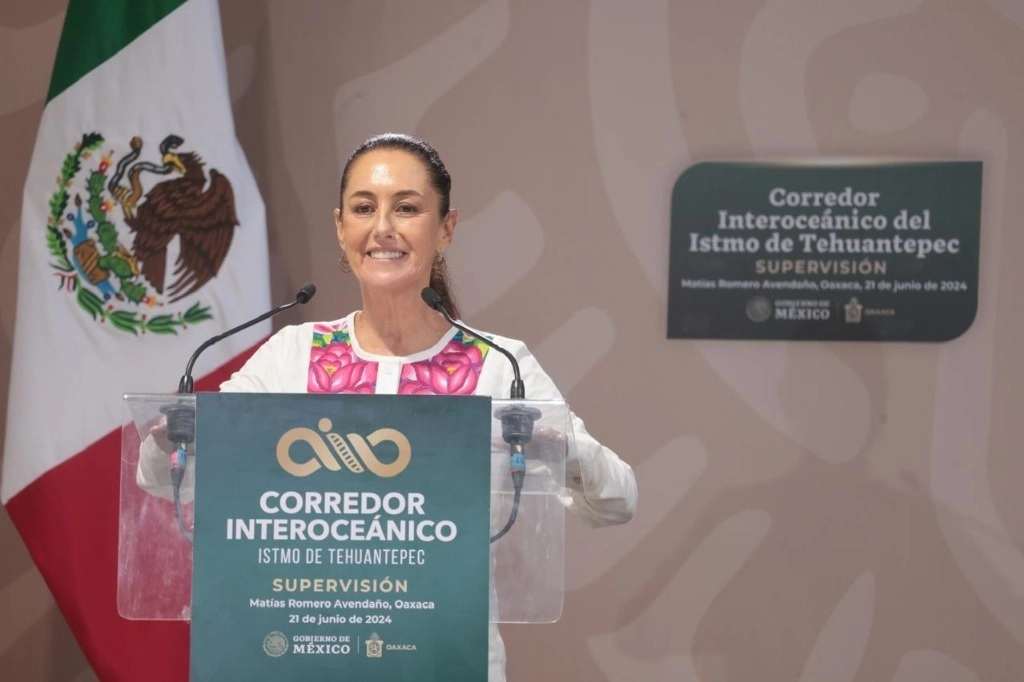 La virtual presidenta electa, Claudia Sheinbaum durante la supervisión del Tren Interoceánico del Istmo de Tehuantepec. Foto Segob