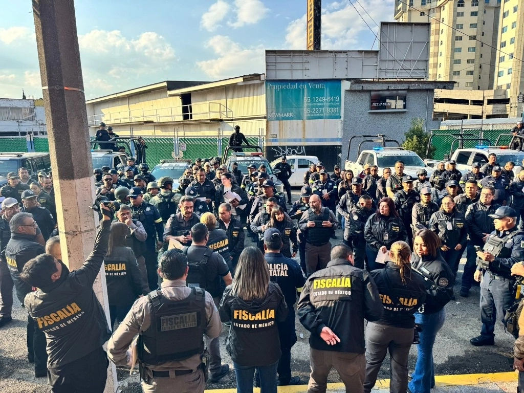 Fuerzas federales y estatales aseguraron ayer, de manera simultánea en 27 municipios, al menos 100 establecimientos clandestinos. Foto FGEM