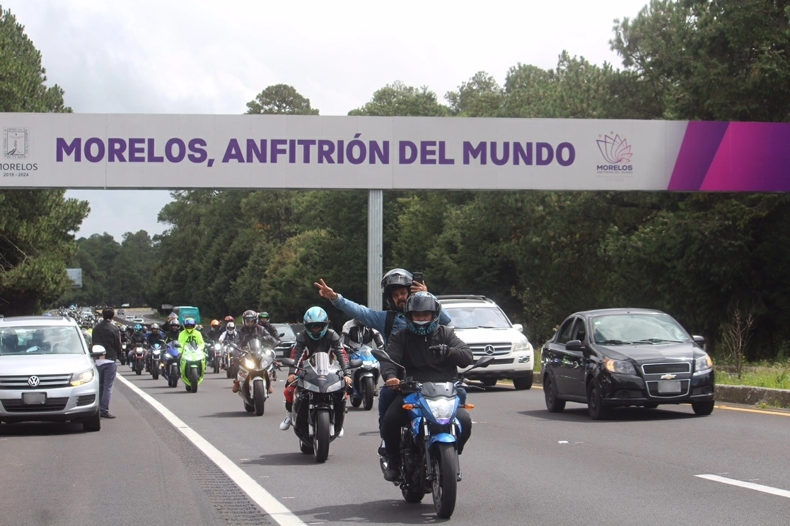 Los operativos contra la venta ilegal de droga iniciaron después de que el pasado 15 de agosto murieran en un accidente vehicular seis motociclistas en el kilómetro 51 de la autopista del Sol, justo antes de llegar a Tres Marías. En la imagen, rodada en memoria de los fallecidos. Foto Rubicela Morelos / Archivo