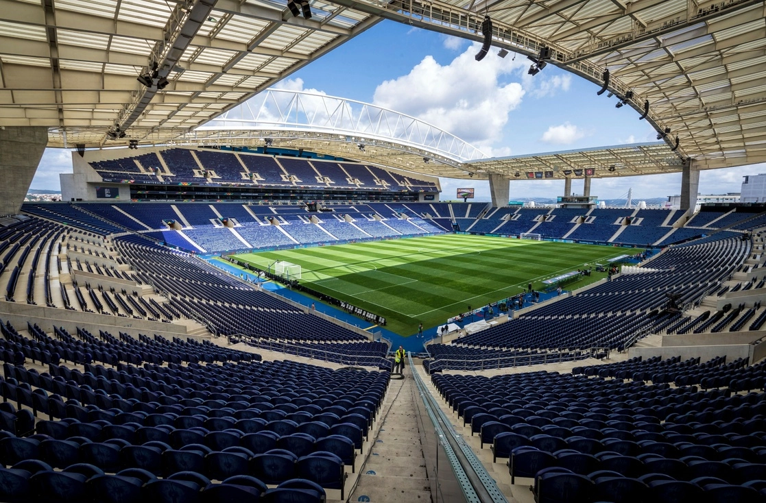El estadio Dragao, en Oporto, Portugal, en imagen captada el 4 de junio de 2019, donde se disputará la final de la 'Champions' entre Chelsea y Manchester City el próximo 29 de mayo. Para el encuentro se permitirá la asistencia limitada de público. Foto Ap