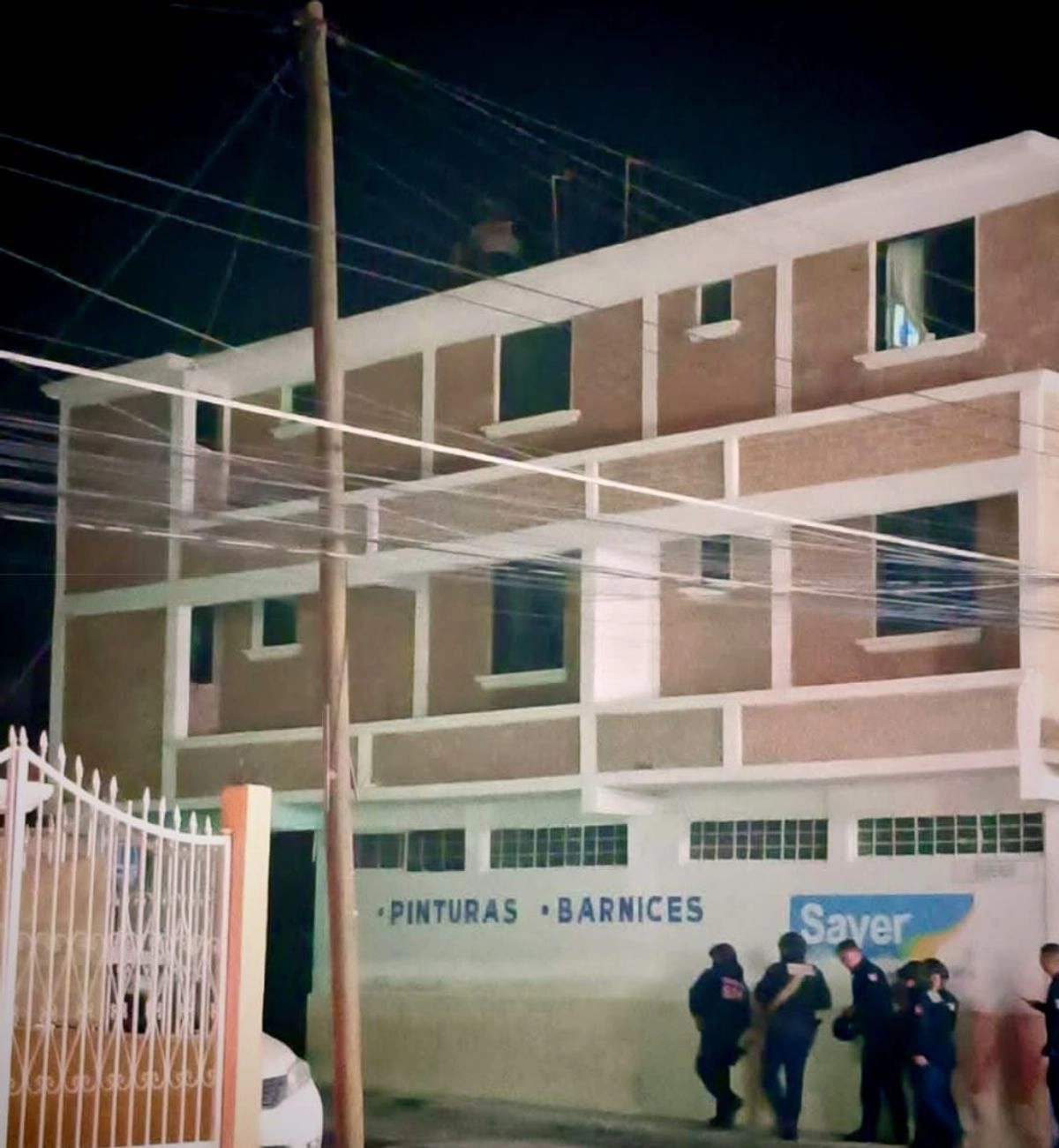 Luego de asesinar a su esposa, un hombre se quitó la vida al arrojarse del tercer piso de un inmueble en la zona céntrica de Pachuca, Hidalgo. Foto 