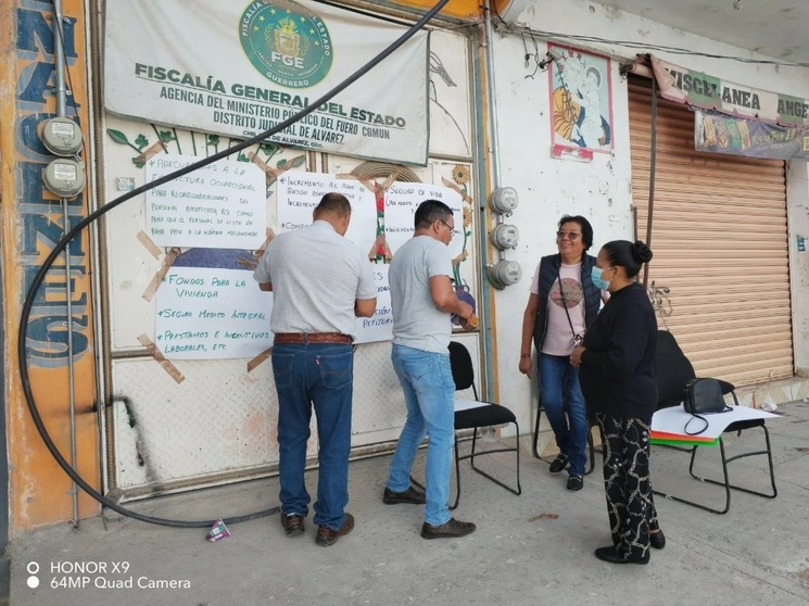 Trabajadores de las oficinas de la Fiscalía General del Estado de Guerrero, iniciaron este lunes un paro de labores indefinido. Foto La Jornada