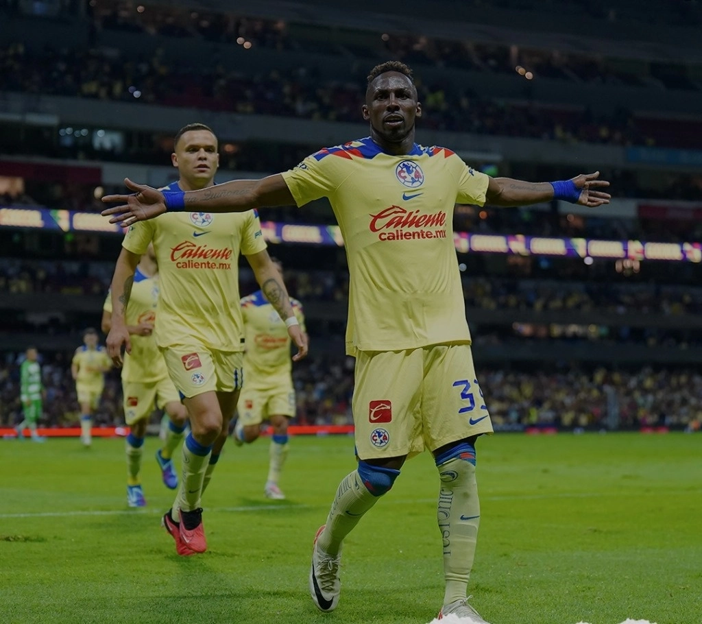 Jugadores del América celebran el triunfo sobre Santos. Foto Liga BBVA