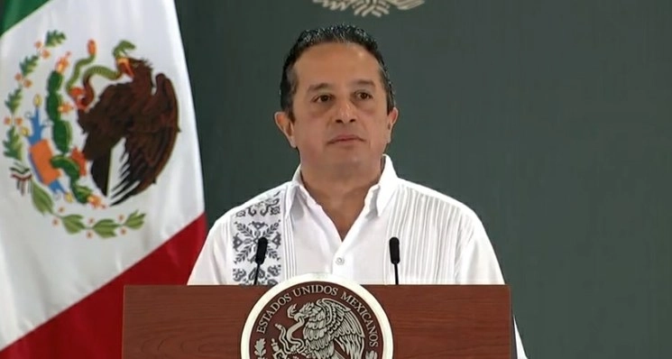 El gobernador de Quintana Roo, durante la conferencia presidencial que este lunes se realiza en aquella entidad. Imagen tomada de la transmisión a través de YouTube