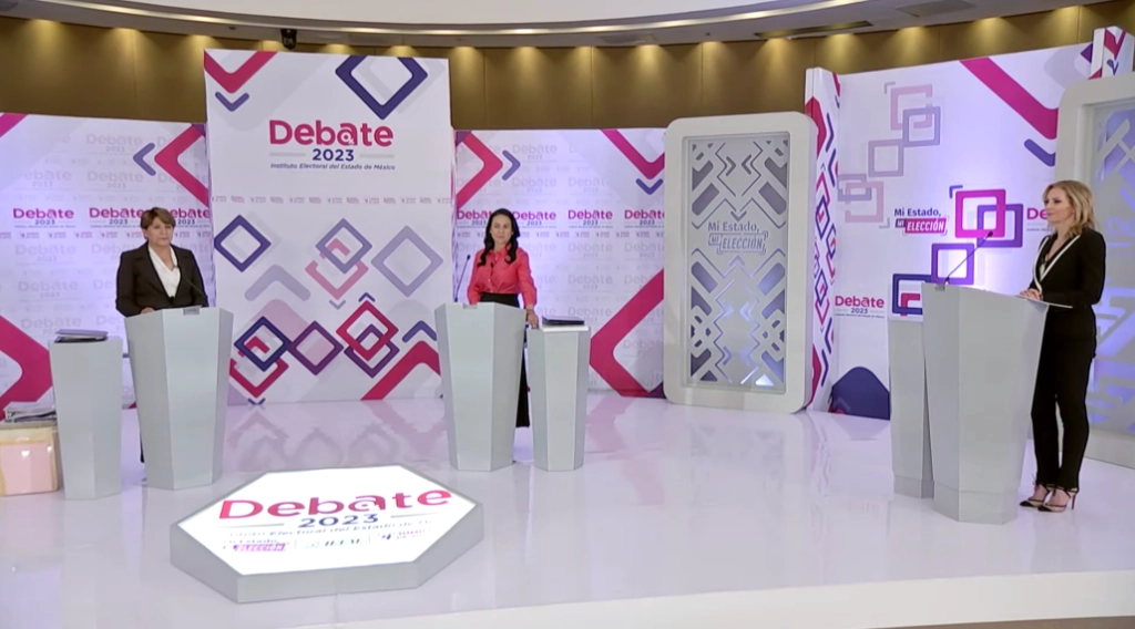 Delfina Gómez Álvarez, candidata de la coalición Morena-PVEM-PT, y Alejandra del Moral Vela, abanderada de PRI, PAN, PRD y Nueva Alianza, durante el primer debate de la contienda por la gubernatura organizado ayer por el Instituto Electoral del Estado de México. Foto Tomada de la cuenta de Twitter del IEEM