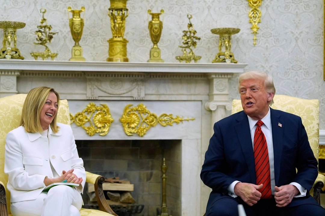 La primera ministra italiana, Giorgia Meloni y el presidente de EU, Donald Trump, se reunieron en la Casa Blanca el jueves 17 de abril de 2025. Foto 