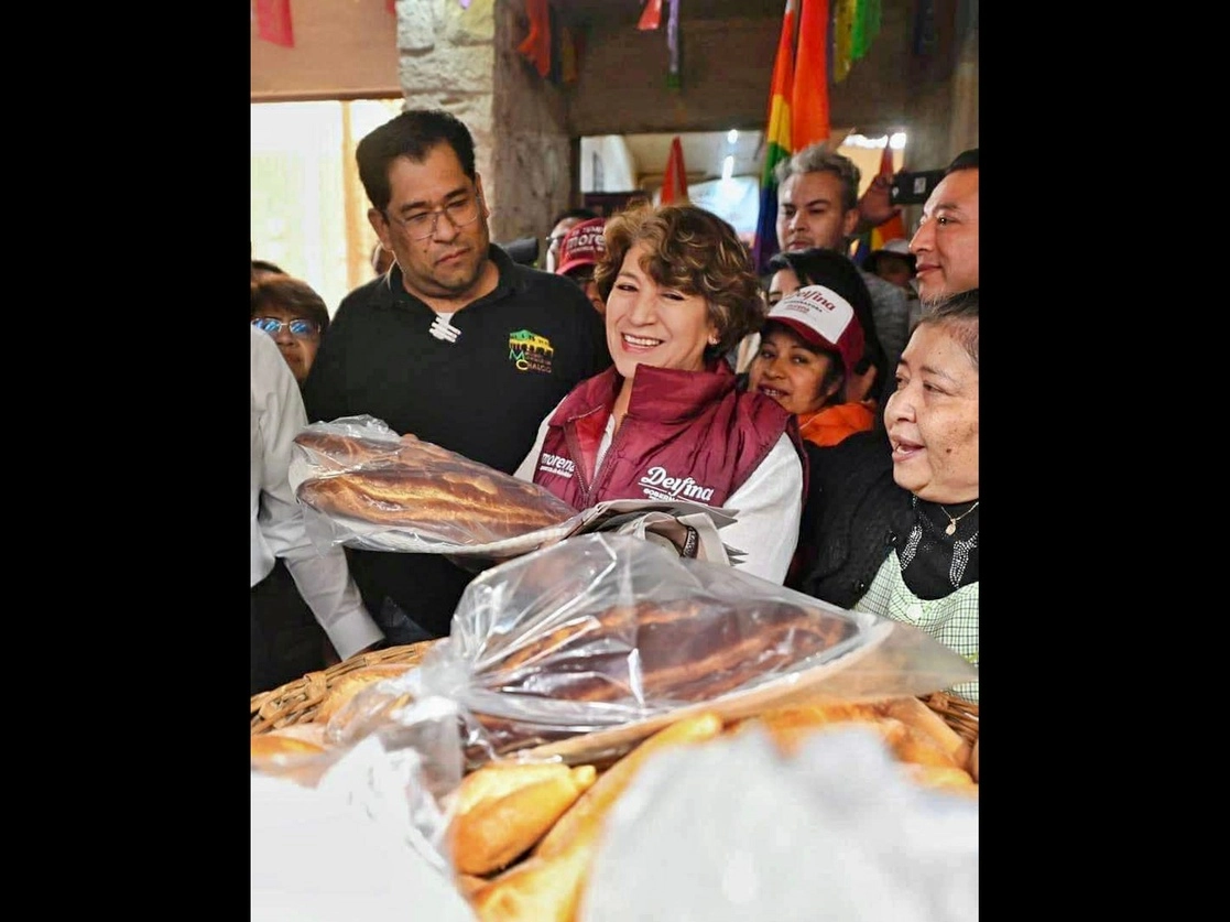 La precandidata de Morena a la gubernatura del Estado de México, Delfina Gómez,  recorrió las colonias Los Héroes Chalco, San Juan Granjas de Chalco, Covadonga, Centro y el asentamiento irregular Llanos de San Juan de Dios, este martes 17 de enero de 2023. Foto tomada de www.facebook.com/DelfinaGomezAlvarez/