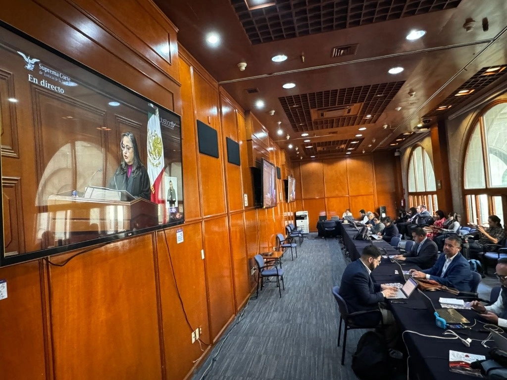 La ministra presidenta de la SCJN, Norma Piña, ofrece su Segundo Informe de Labores, el cual es transmitido en la sala de prensa del recinto judicial, en la Ciudad de México, el 10 de diciembre de 2024. Foto Luis Castillo