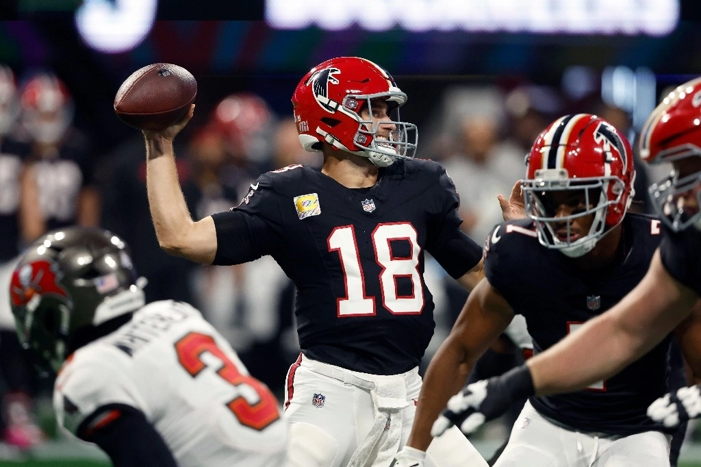 Cousins, de 36 años, superó el récord de 503 yardas de Matt Ryan en la temporada 2016 para los Atlanta Falcons. Foto Ap.