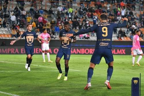 Los universitarios festejaron el gol de Washington Corozo (31), pero el marcador fue igualado por los rivales. Foto tomada del Twitter @PumasMX
