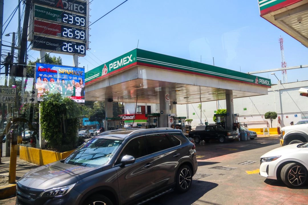 El secretario de Hacienda y Crédito Público,Edgar Amador Zamora apuntó que las transferencias a la petrolera sólo son una solución transitoria, pero en el corto o mediano se espera que la empresa comience a generar sus propios recursos dadas las reformas que se hicieron a su marco regulatorio. Foto 