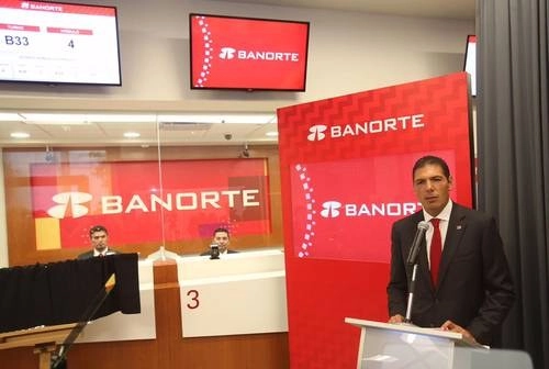El presidente del consejo de administración del Grupo Financiero Banorte, Carlos Hank González. Foto Jesús Villaseca / Archivo