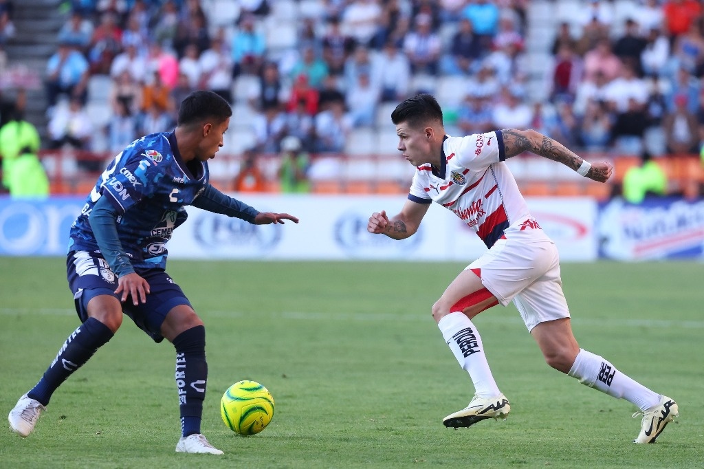 In a Hidalgo stadium dressed in red and white, Chivas beats Pachuca