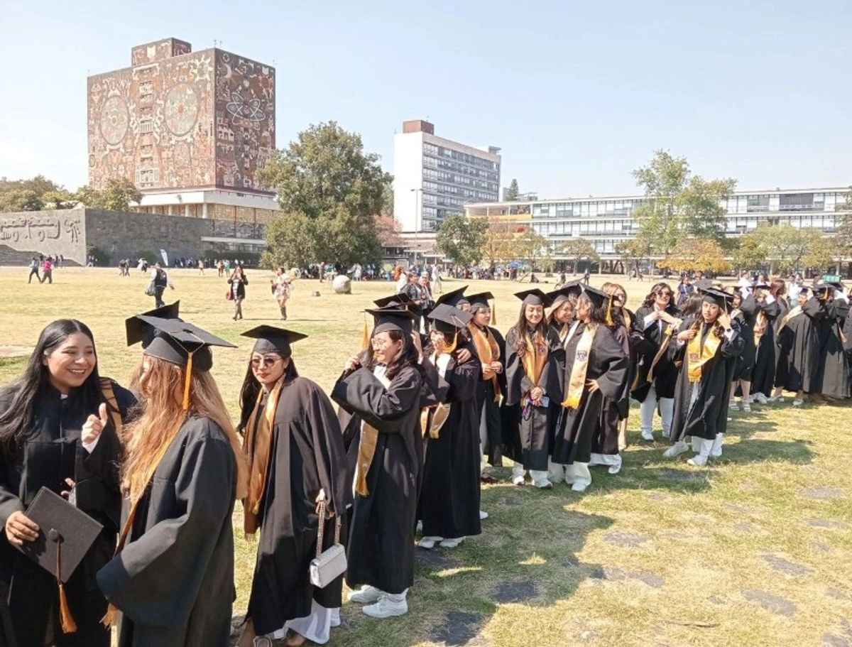 De acuerdo con los registros de este año, de los 9 mil 845 alumnos que inician la carrera, 5 mil 112 son mujeres y 4 mil 733 son hombres.