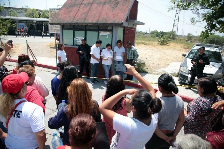 Guardia Nacional y Policía de Morelos vigilan el Cereso de Atlacholoaya luego de la fuga de reos registrada el pasado 19 de marzo. Foto Cuartoscuro/ Archivo

