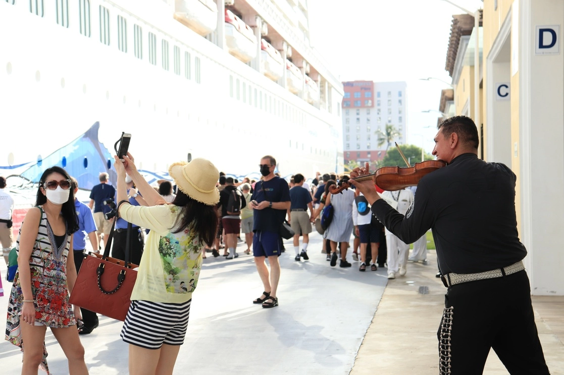 La Administración Portuaria Integral informó que cuatro embarcaciones turísticas llegaron a Puerto Vallarta, Jalisco esta semana. Foto La Jornada