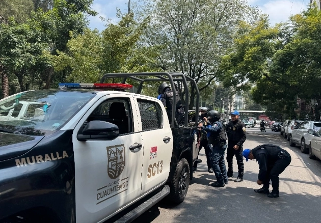 Elementos de la SSC CDMX durante un operativo de seguridad.