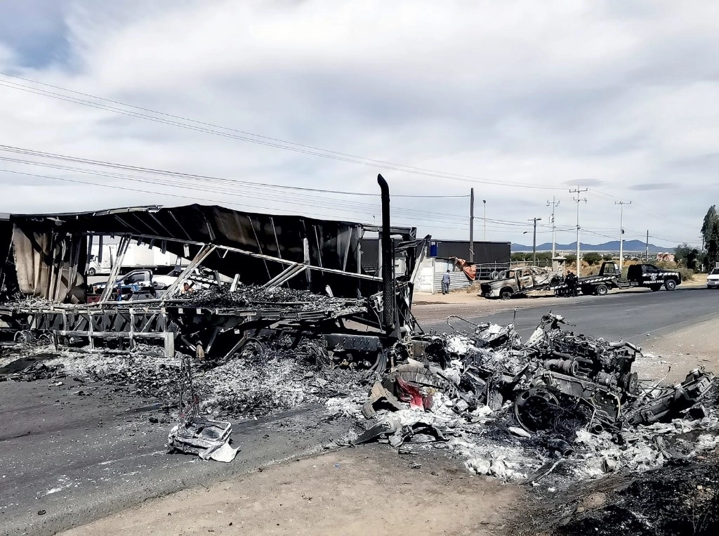 Este fin de semana, en al menos 15 puntos del estado de Zacatecas, se registraron narco-bloqueos y autos incendiados. Foto Alfredo Valadez
