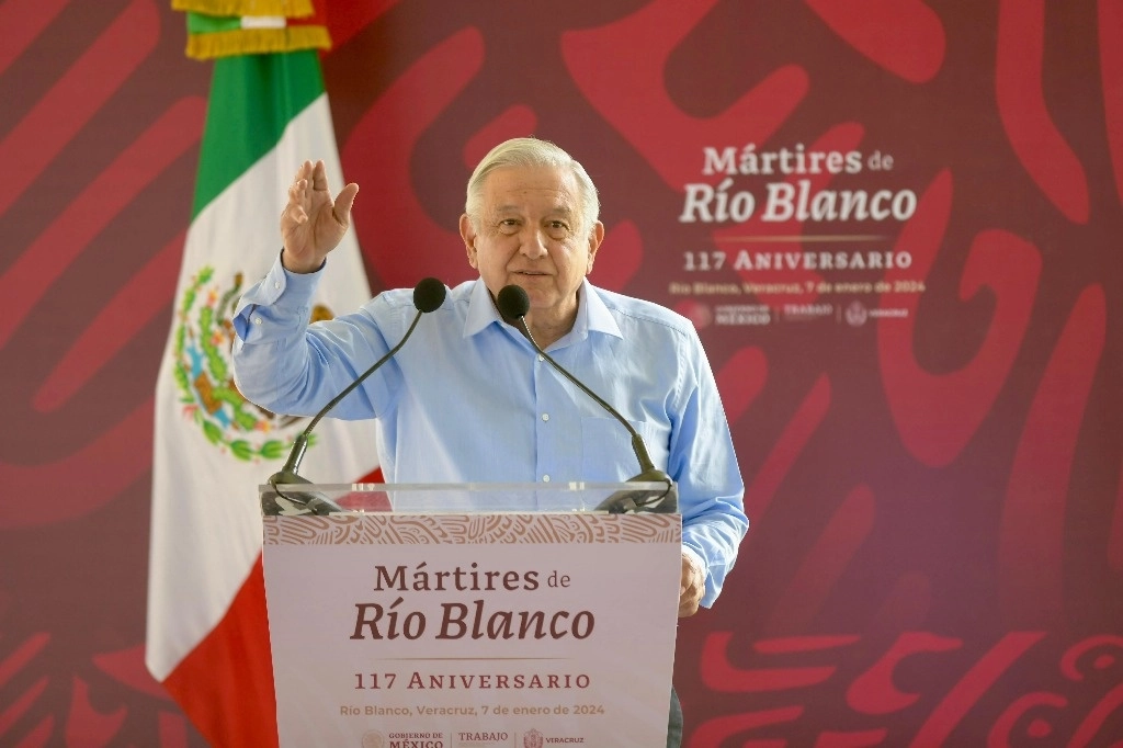 El presidente Andrés Manuel López Obrador encabezó el 117 aniversario de los Mártires de Río Blanco. Foto Eirinet Gómez
