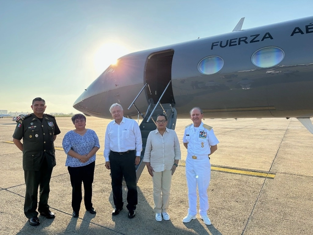 Antes de su viaje a San Francisco, California, para participar en la cumbre del Foro de Cooperación Económica Asia-Pacífico, el Presidente encabezó una nueva reunión de análisis sobre los avances en la reconstrucción del puerto guerrerense y otros zonas afectadas por el huracán ‘Otis’. Foto Presidencia