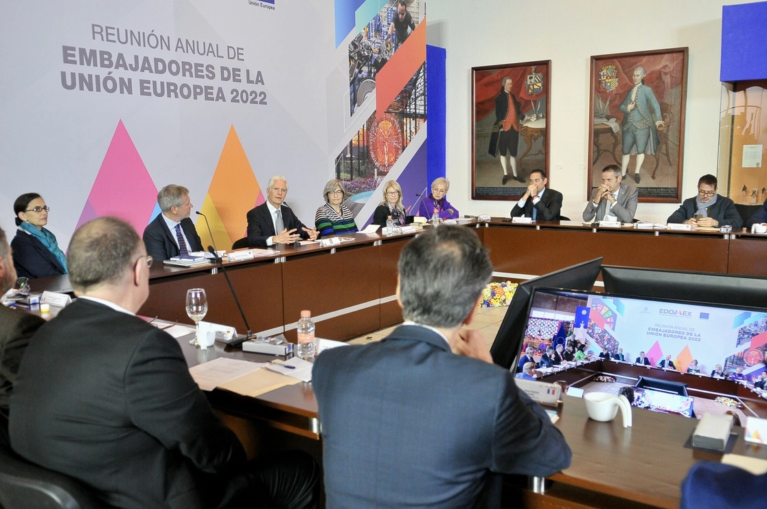 El gobernador Alfredo Del Mazo encabezó este miércoles la primera reunión anual de Embajadores de la Unión Europea en México. Foto tomada del Twitter de @alfredodelmazo