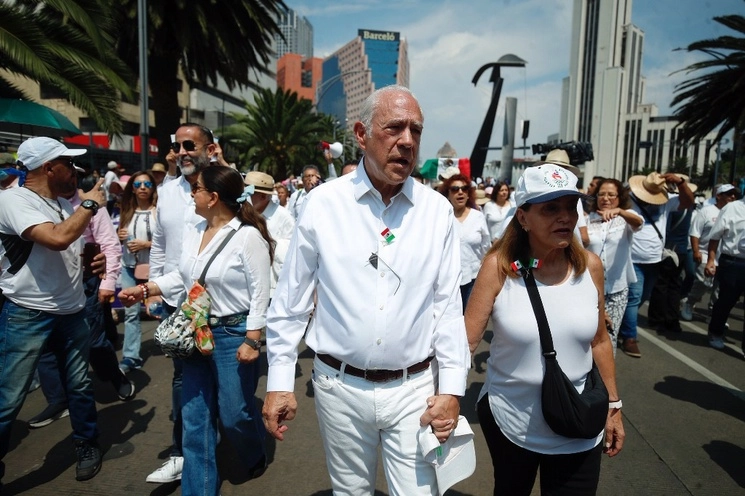 José Ángel Gurría, ex secretario de Relaciones Exteriores, durante la marcha por la defensa de la Suprema Corte de Justicia de la Nación, el 28 de mayo de 2023. Foto Cristina Rodríguez / Archivo