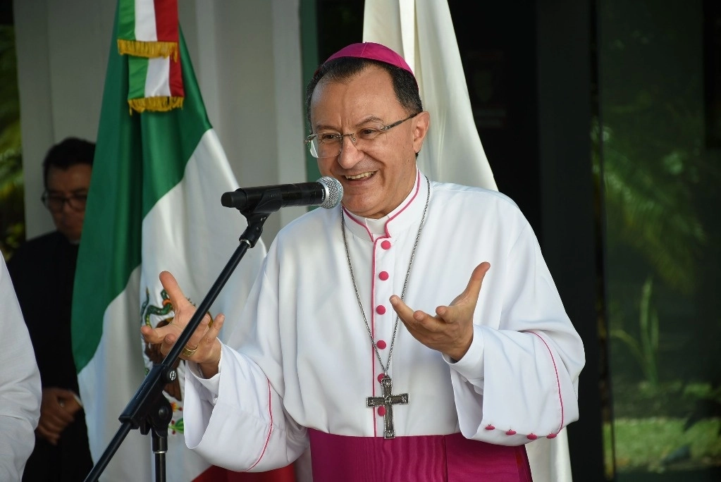 El arzobispo de Acapulco, Leopoldo González González, explicó que el nuncio apostólico, Joseph Spiteri, fue invitado para participar en una reunión provincial de la formación permanente de sacerdotes, además de visitar y depositar una ofrenda floral a la virgen de los mares, en la bahía de Acapulco. Foto Cuartoscuro/ Archivo