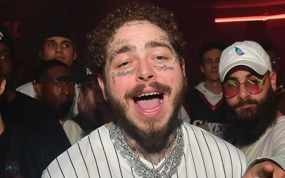 Con un total de 16 candidaturas, Post Malone encabeza las nominaciones a los Billboard Music Awards 2020. Foto Afp / Archivo