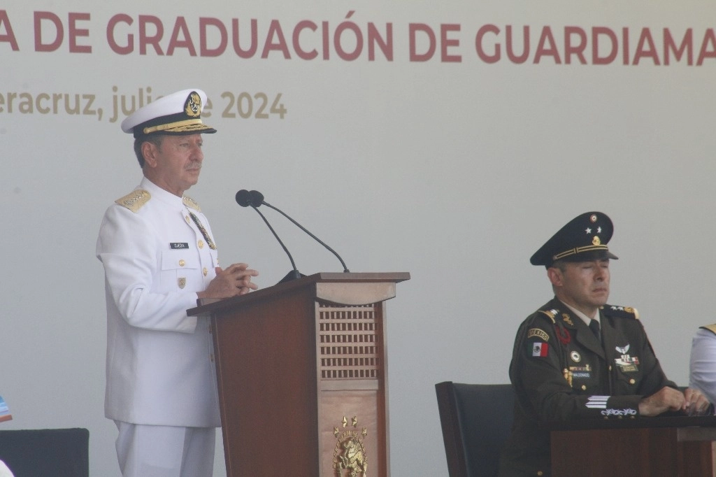 Ojeda Durán añadió que actualmente el país vive una importante etapa de transformación y cambio, por lo que la Marina forma parte de ello. Foto Iván Sánchez 