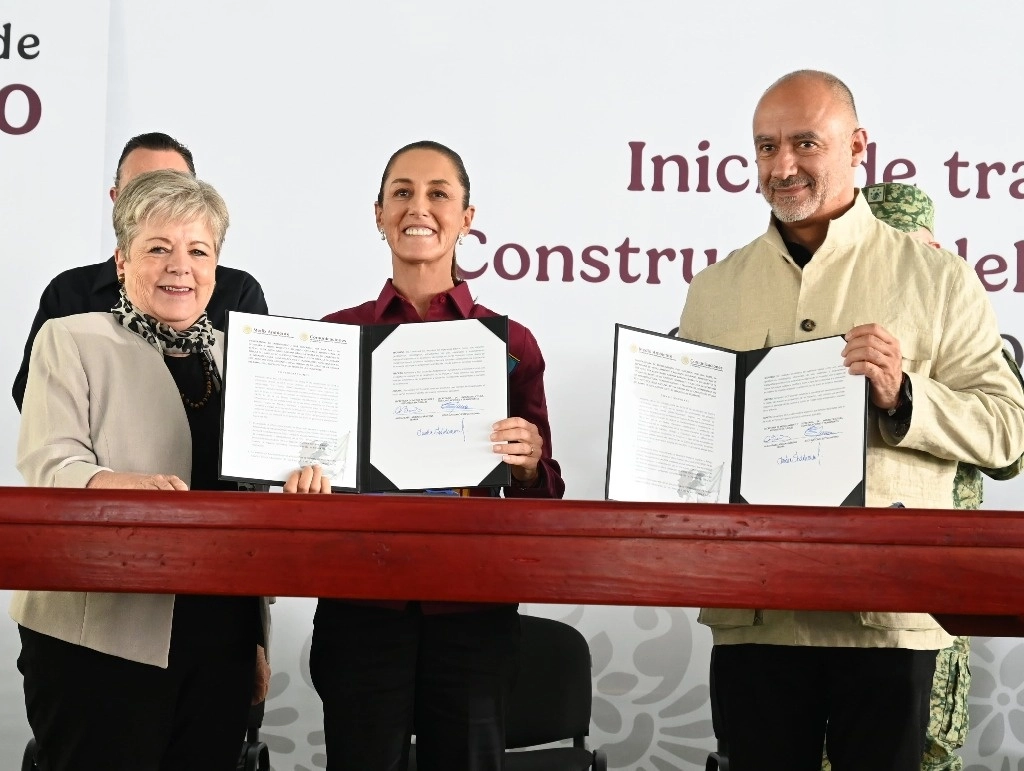 Sheinbaum anunció que esto será parte de un proyecto más amplio porque a partir de Querétaro se construirán dos ramales. Foto Presidencia