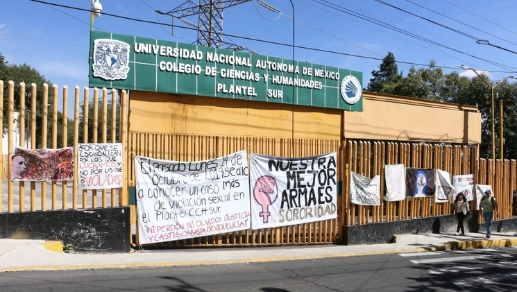Los manifestantes dijeron ser del Colegio de Ciencias y Humanidades plantel Sur y portan algunas pancartas donde se lee: “UNAM Negligente”. Foto Cuartoscuro / Archivo