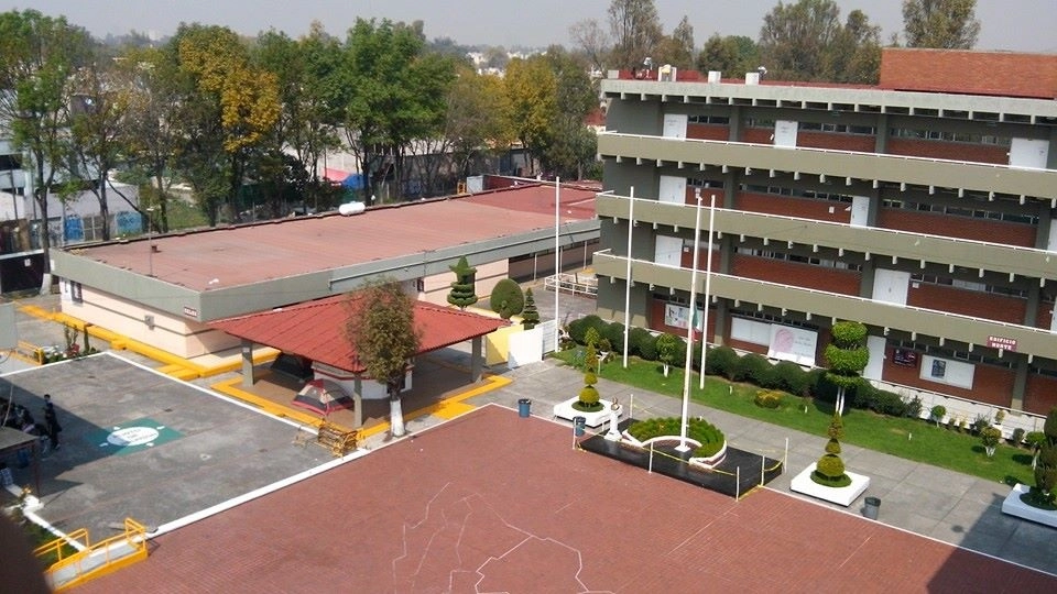 Jóvenes encapuchados tomaron las instalaciones de Centro de Estudios Científicos y Tecnológicos 13 “Ricardo Flores Magón”, del Instituto Politécnico Nacional, ubicado en Paseo de Taxqueña, presumiblemente en protesta por violencia de género. Foto tomada del Facebook de @voca13