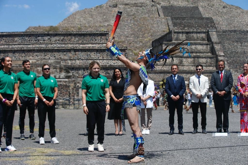 Encendido del fuego panamericano en la explanada de la pirámide de la Luna, en Teotihuacán. Así inicia el relevo de la Antorcha Oficial de los XIX Juegos Panamericanos Santiago 2023, en el Estado de México, el 29 de septiembre de 2023. Foto José Antonio López