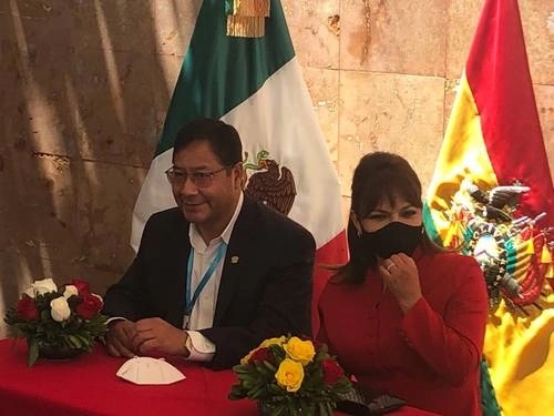 Luis Arce Catacora, presidente de Bolivia, y su esposa, Lourdes Durán, ayer durante la visita oficial a México. Foto 'La Jornada'