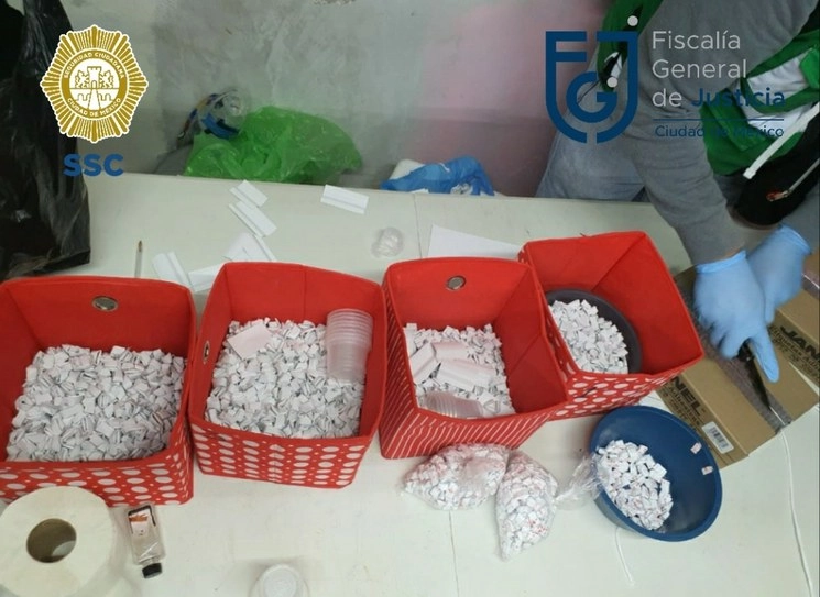 Se decomisaron cuatro mil dosis de a droga. Foto tomada del portal de la FGJ-CDMX