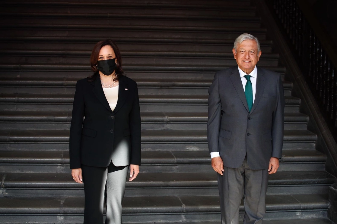 El presidente Andrés Manuel López Obrador y la vicepresidenta de Estados Unidos, Kamala Harris, en Palacio Nacional, en la Ciudad de México, el 8 de junio de 2021. Foto Cristina Rodríguez