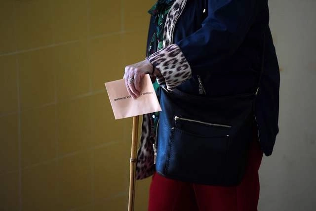 Durante las elecciones regionales en Madrid este martes. Foto Afp 