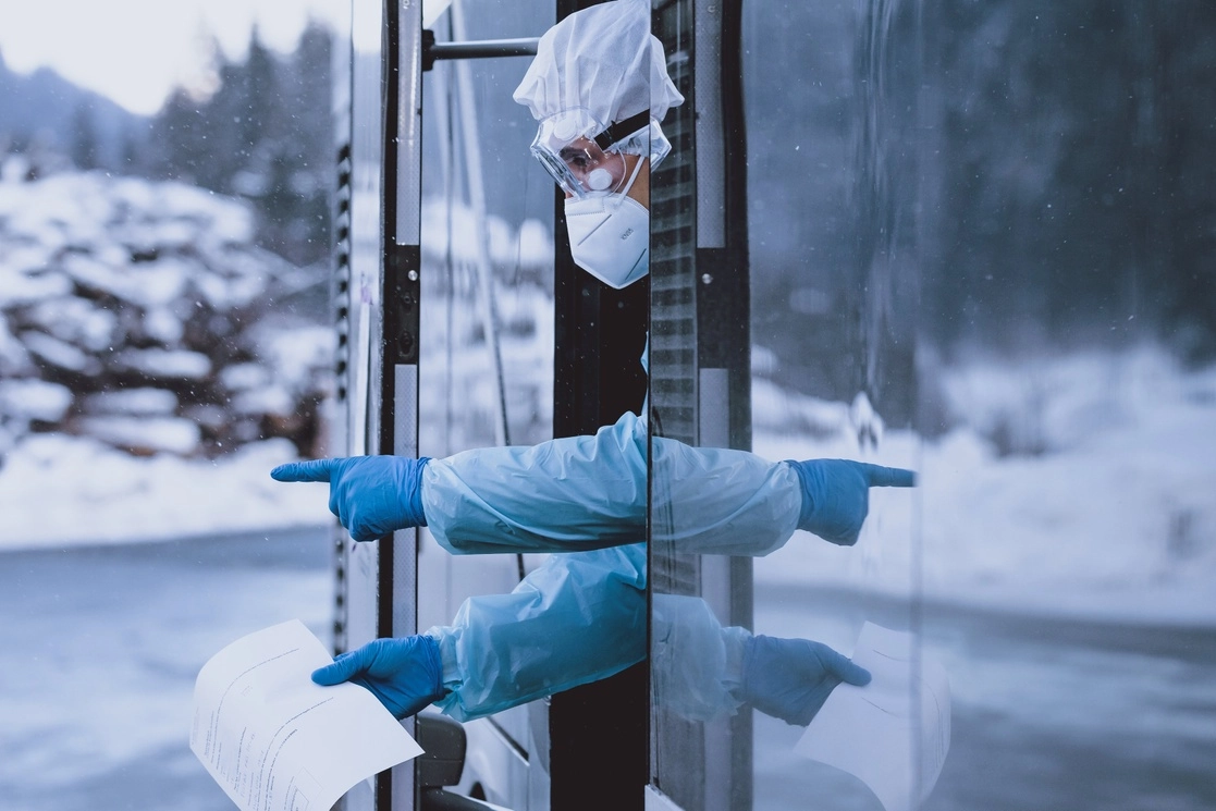 Realización de pruebas del nuevo coronavirus en el paso de alta montaña Thurn en Jochberg en la región austriaca del Tirol. Foto Afp 