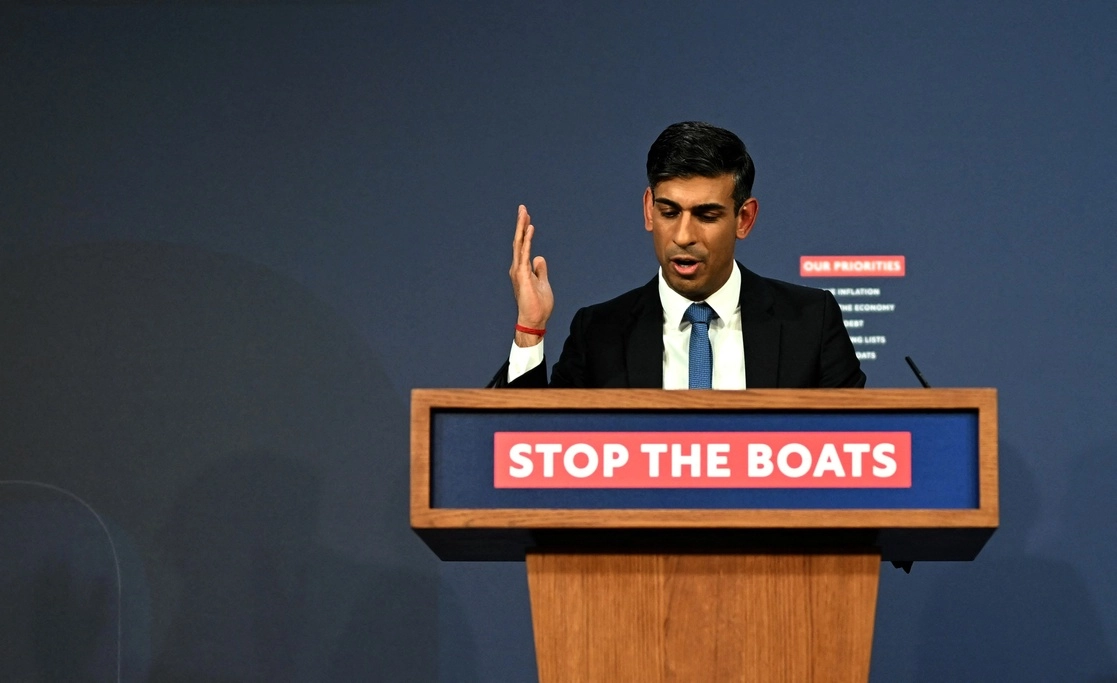 A tres días de su primera visita a Francia, el primer ministro Rishi Sunak está decidido a combatir las travesías ilegales del canal de la Mancha, el 7 de marzo de 2023. Foto Afp 