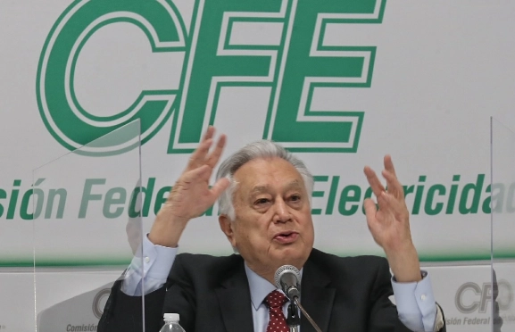 Manuel Bartlett, director de la Comisión Federal de Electricidad (CFE). Foto Marco Peláez / Archivo