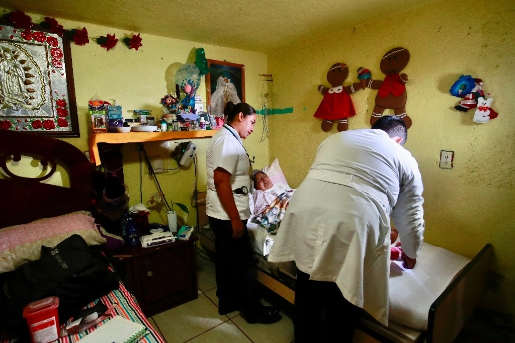 El 56 por ciento de los trabajadores del sector salud en las Américas son profesionales de enfermería, detalla la OPS. Foto Luis Castillo / Archivo 