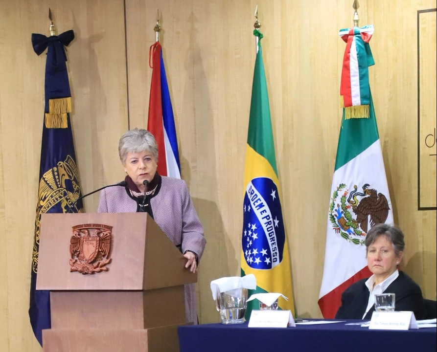 Participa la titular de Semarnat, Alicia Bárcena en la inauguración del Coloquio Internacional “Perspectivas de la Ecología en América Latina” en la UNAM. Foto tomada de la cuenta de X 